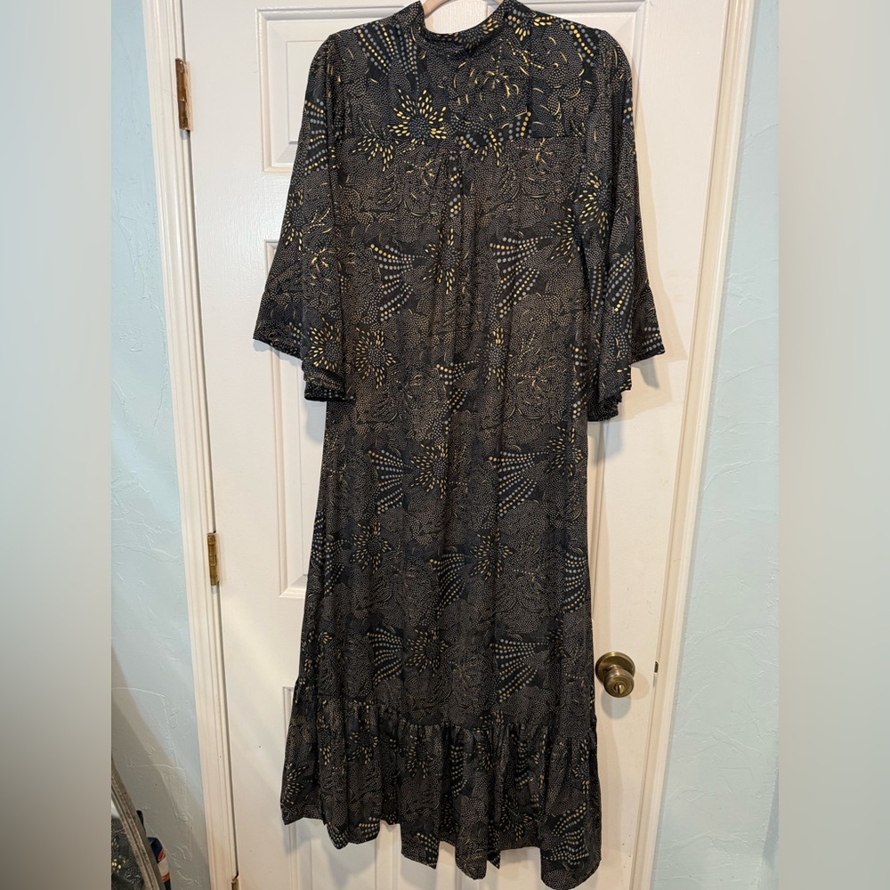 Paani Maxi Dress Midi Black &‎ Gold Ruffle S XS
Party
Metallic Shooting Stars